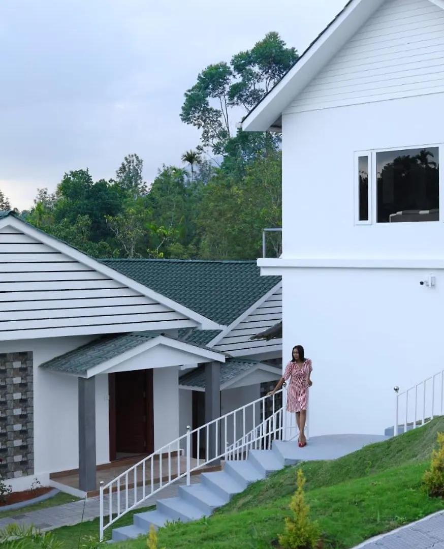 Rainwood Aurum Resort 무나르